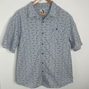 Voyager casual button down short sleeve cotton shirt.  Size Large.